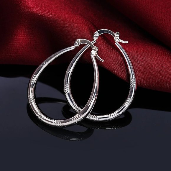 Gorgeous .925 Sterling Silver Oval Hanging Hoop Earrings With Pattern - Picture 4 of 11